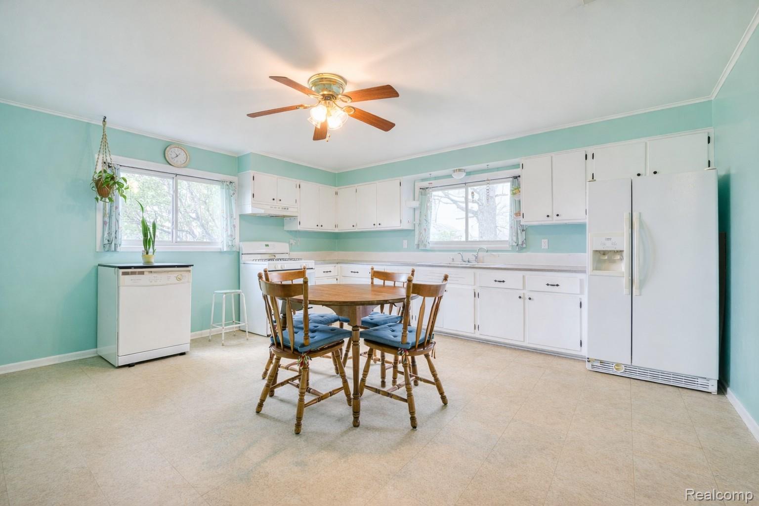 20796 Gibraltar Road Trenton, MI 48183 - Photo 3 of 31 Image 2 - Gibalter .jpg