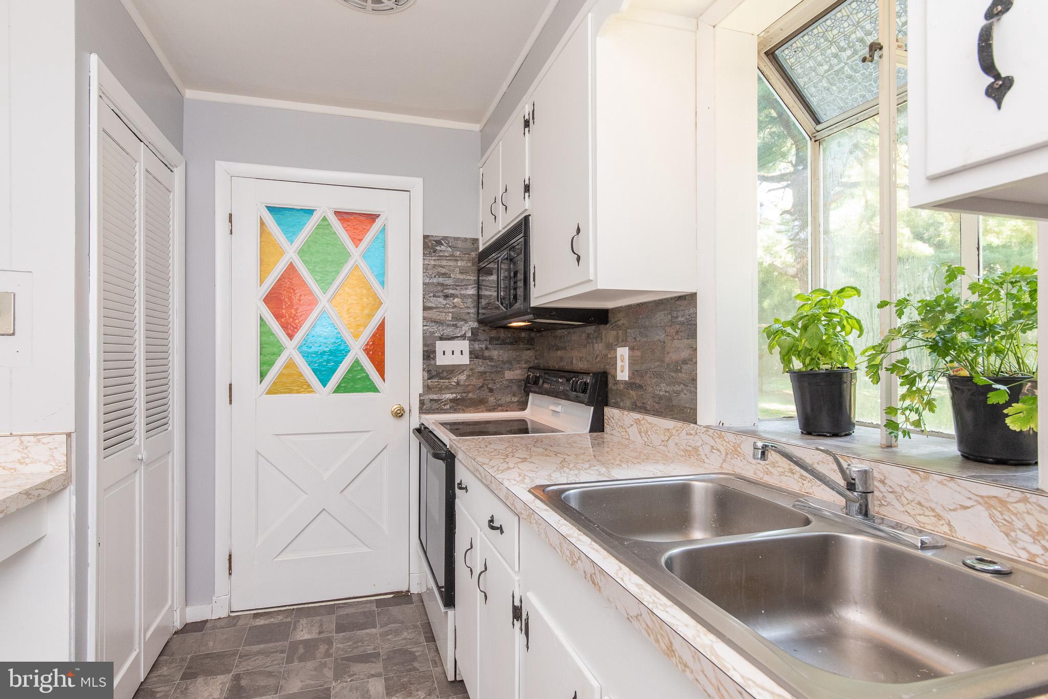 1413 Providence Road Baltimore, MD 21286 - Photo 22 of 33 Kitchen
