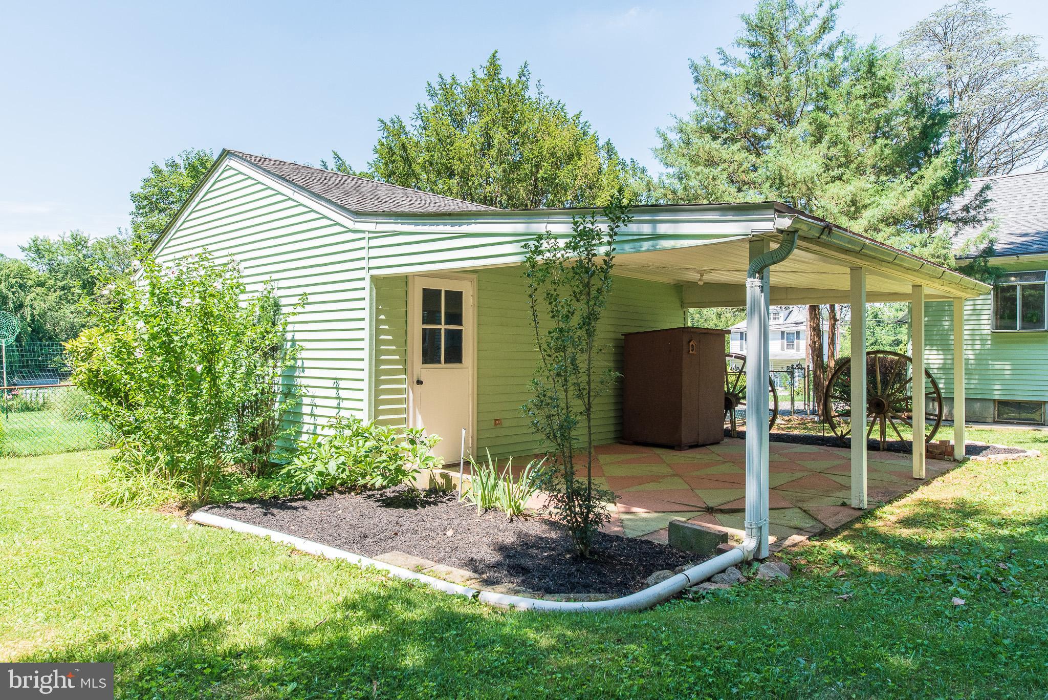 1413 Providence Road Baltimore, MD 21286 - Photo 25 of 33 Garage w/ Covered Padio