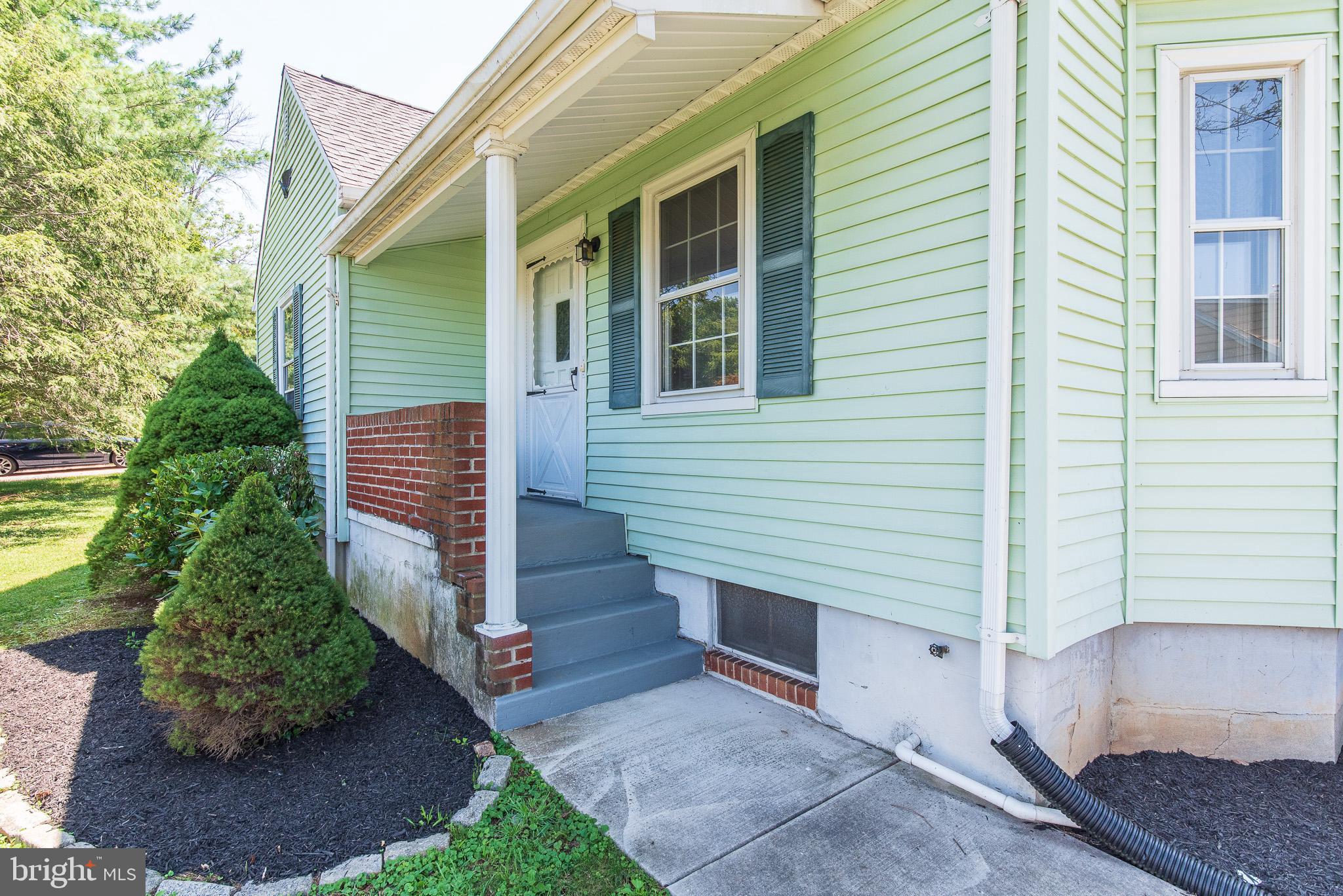 1413 Providence Road Baltimore, MD 21286 - Photo 29 of 33 Front Porch