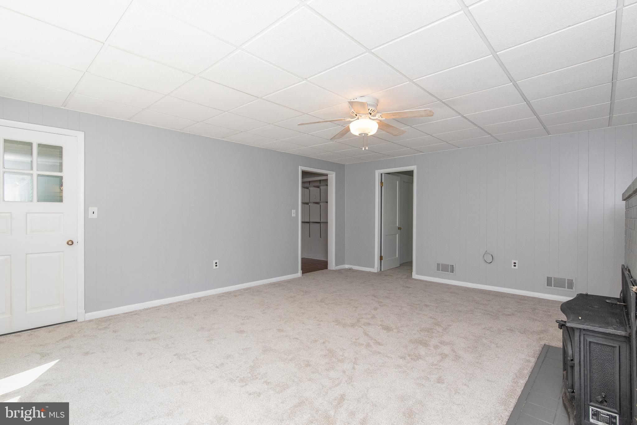 1413 Providence Road Baltimore, MD 21286 - Photo 7 of 33 Living Room