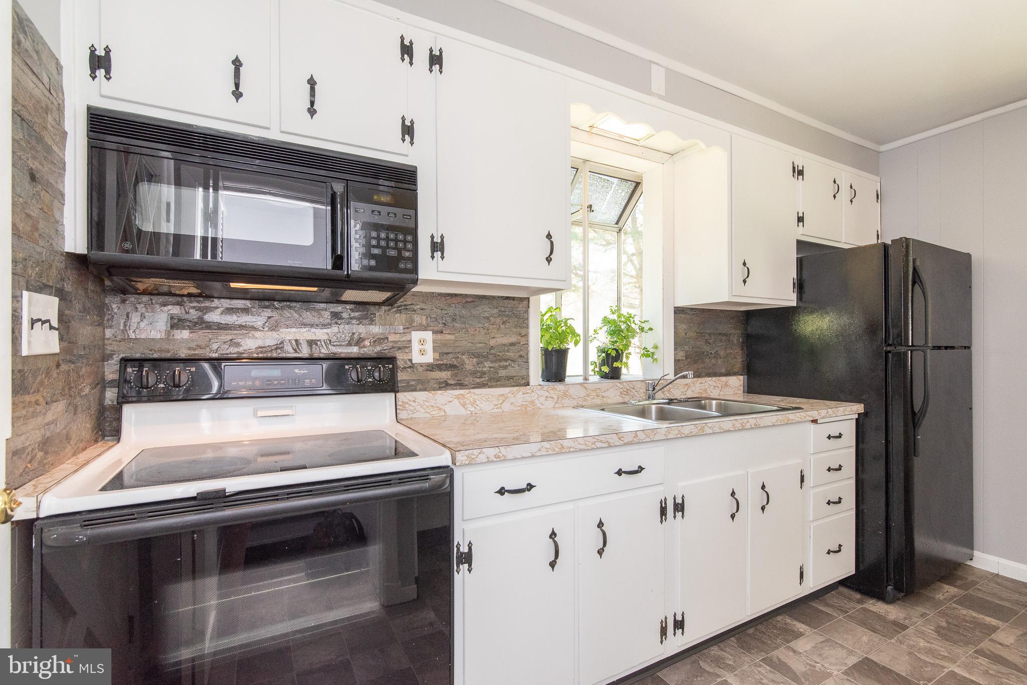 1413 Providence Road Baltimore, MD 21286 - Photo 10 of 33 Eat-In Kitchen