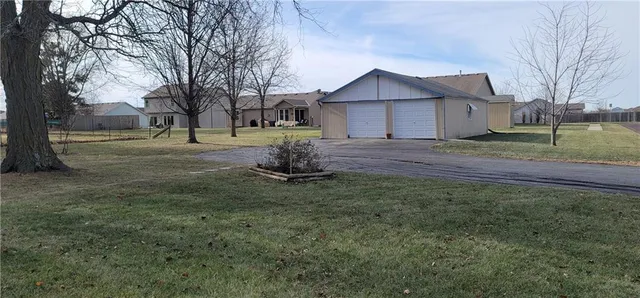 $339,900 | 101 South Harrison Street, Spring Hill, KS 66083