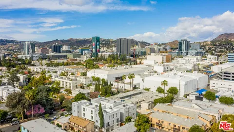 $3,208 | 1238 1/2 North Beachwood Drive, Los Angeles, CA 90038