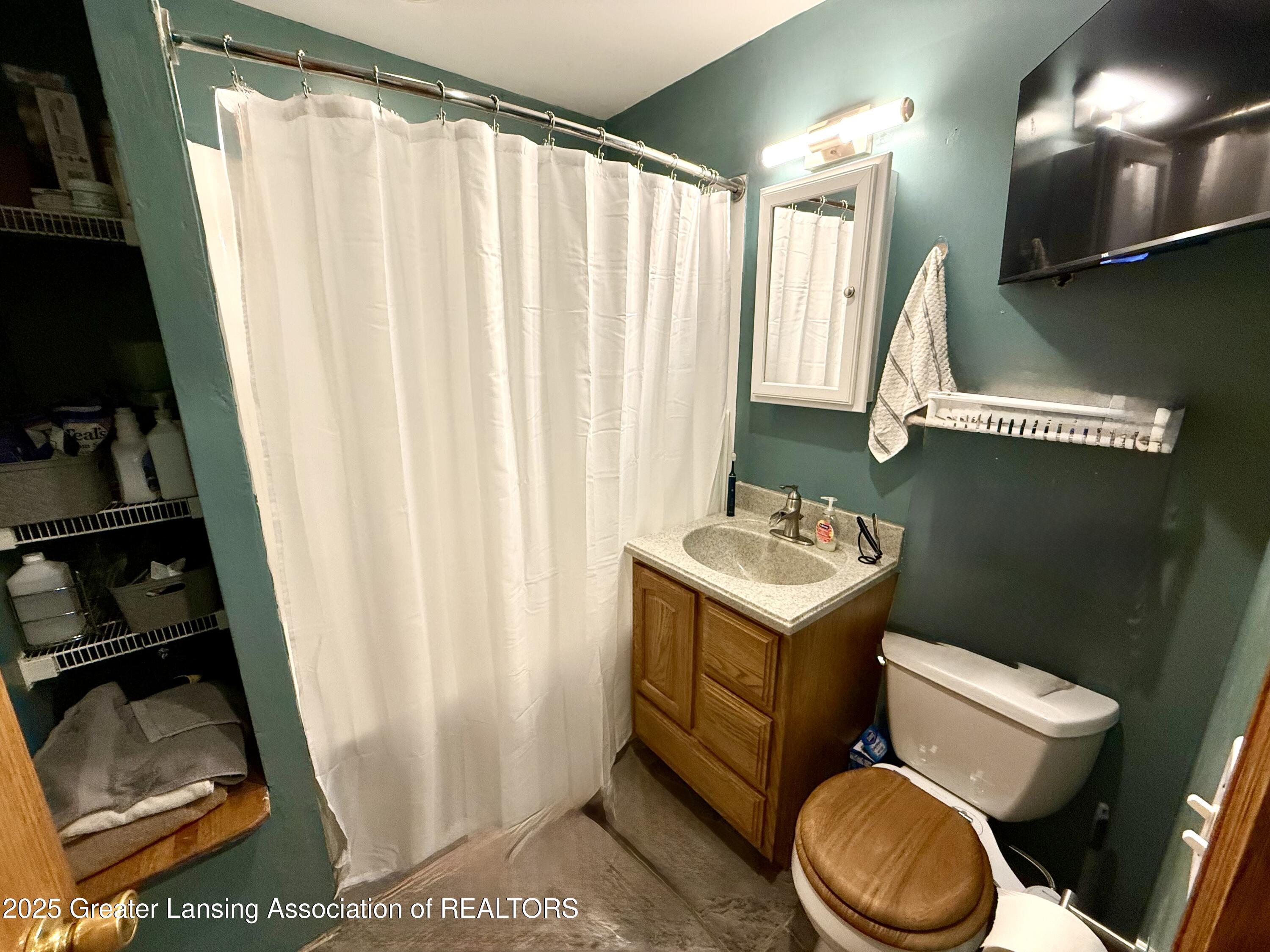 5927 Hughes Road Lansing, MI 48911 - Photo 11 of 32 IMG_4266