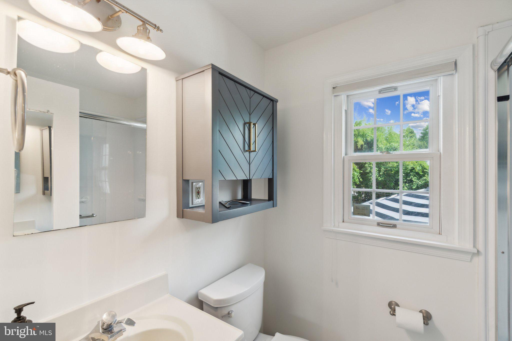 314 Whitestone Road Silver Spring, MD 20901 - Photo 12 of 26 Primary bathroom.