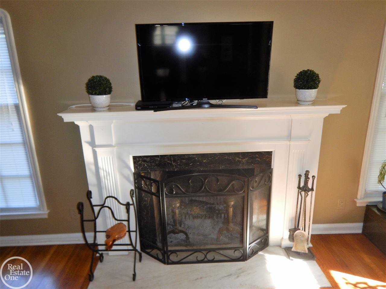 628 Hawthorne Road Grosse Pointe Woods, MI 48236 - Photo 8 of 31