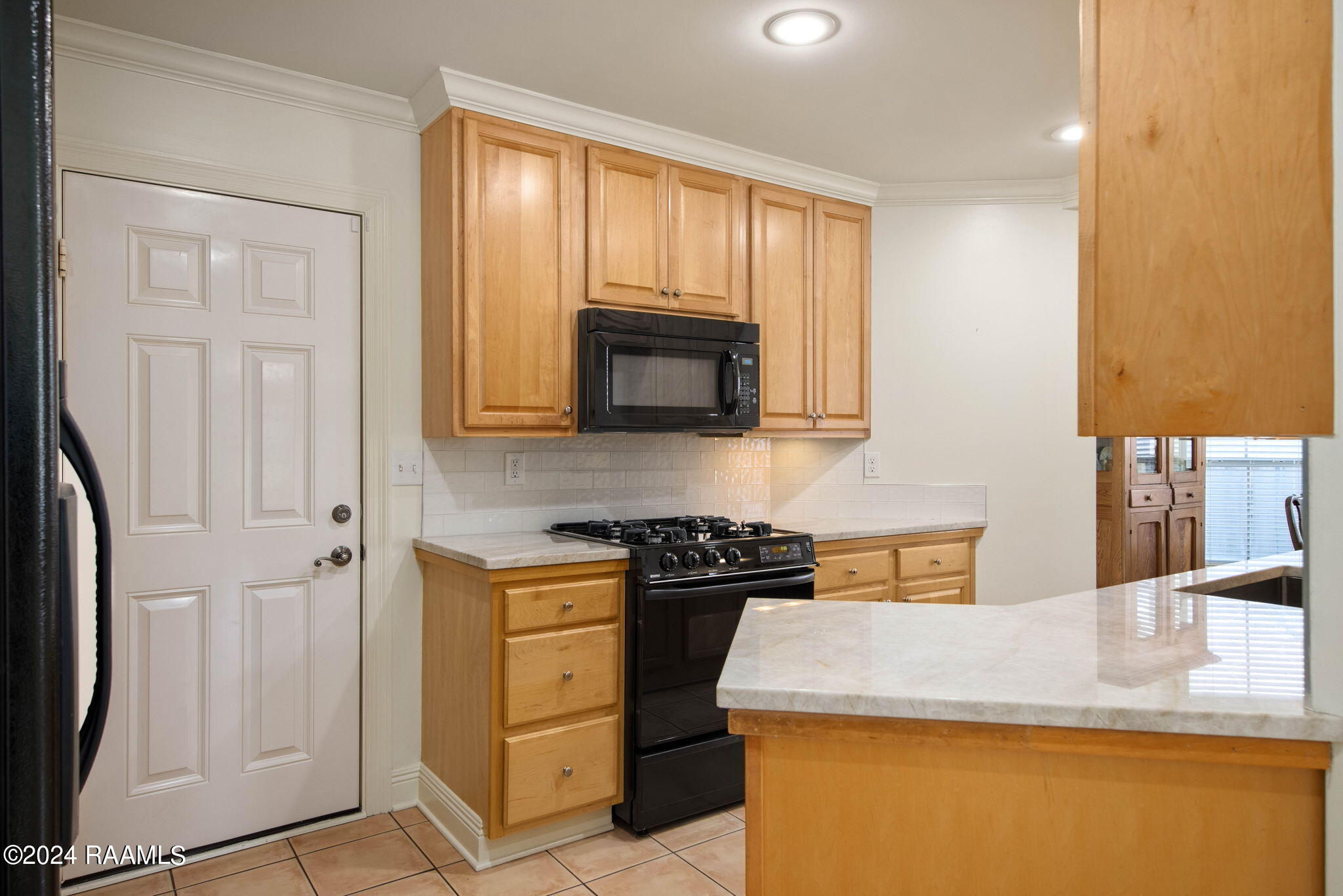 705 Southlake Circle Youngsville, LA 70592 - Photo 14 of 32 14-web-or-mls-705 Southlake Cir-14