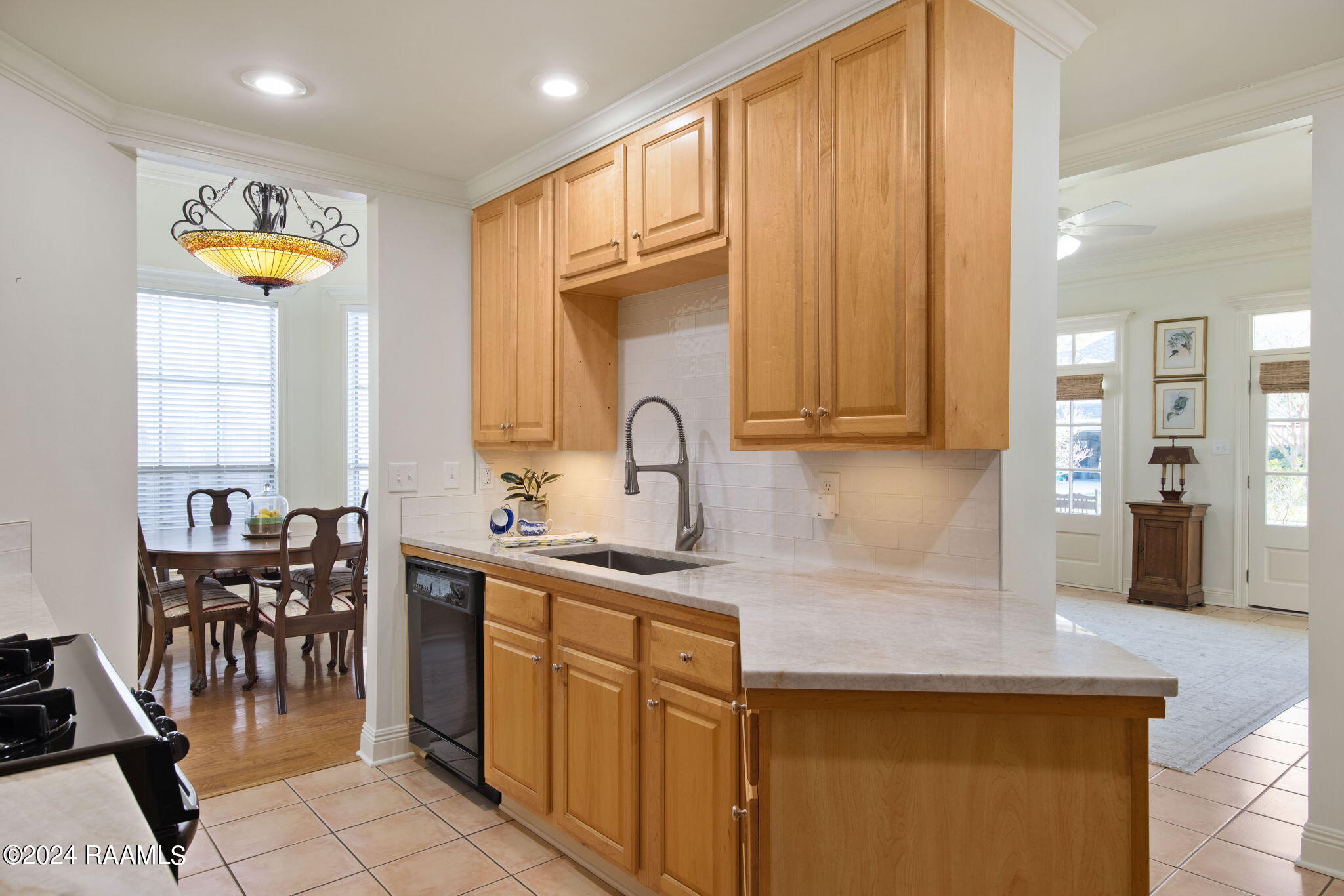 705 Southlake Circle Youngsville, LA 70592 - Photo 15 of 32 12-web-or-mls-705 Southlake Cir-12