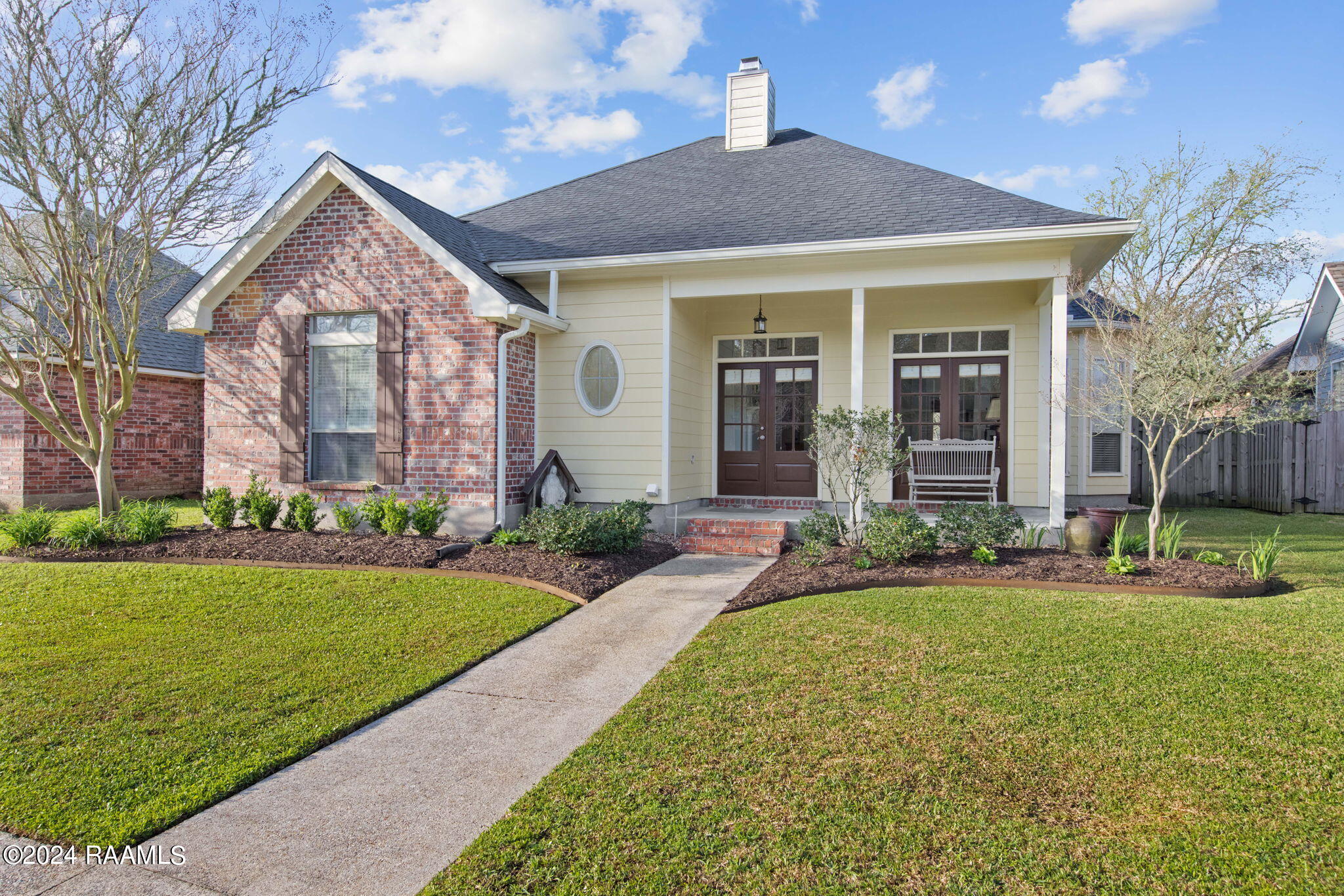 705 Southlake Circle Youngsville, LA 70592 - Photo 2 of 32 2-web-or-mls-705 Southlake Cir-2