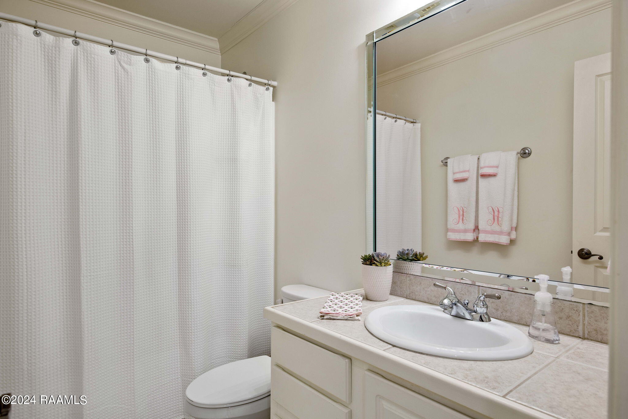 705 Southlake Circle Youngsville, LA 70592 - Photo 25 of 32 21-web-or-mls-705 Southlake Cir-21