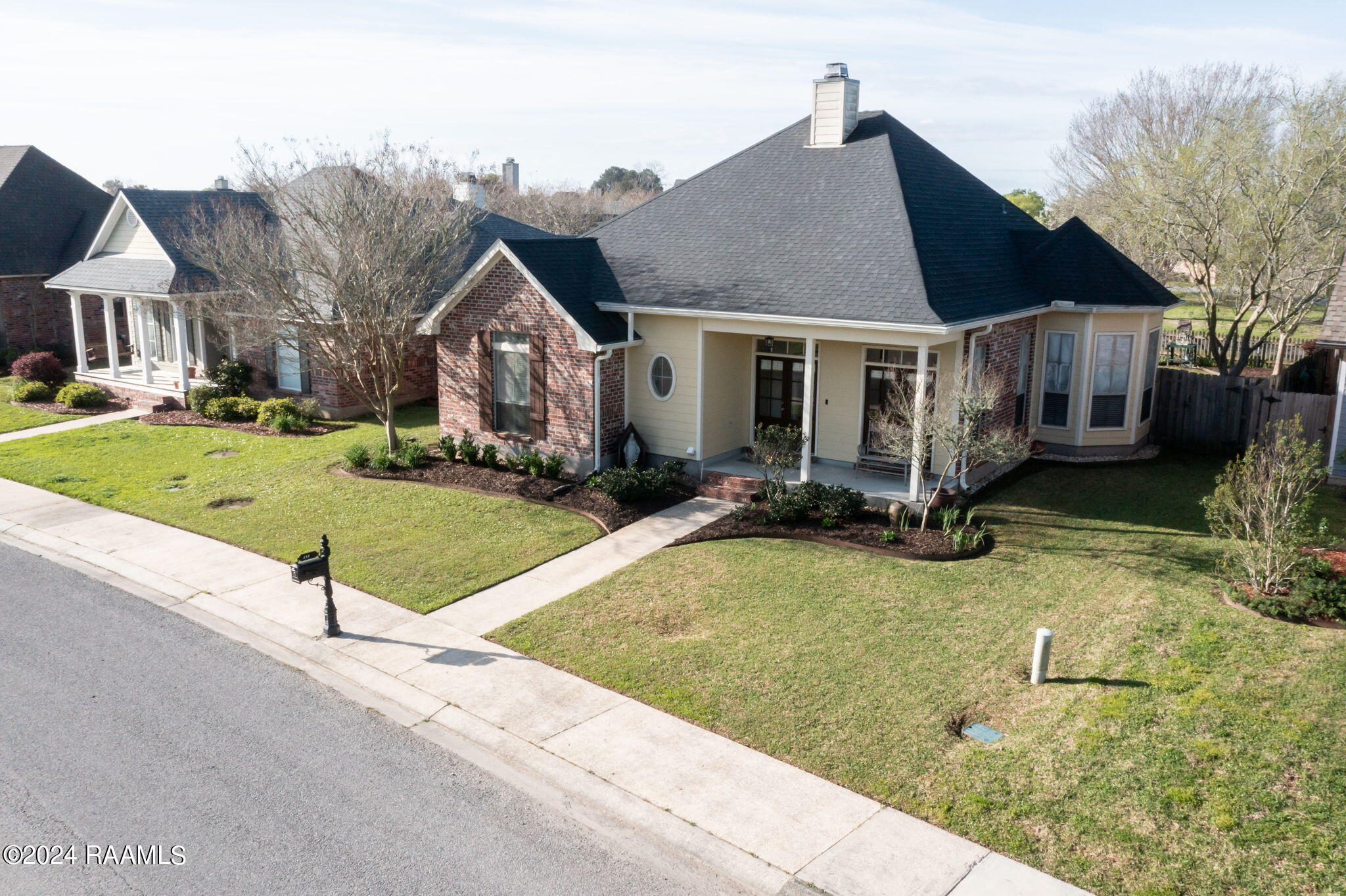 705 Southlake Circle Youngsville, LA 70592 - Photo 4 of 32 32-web-or-mls-DJI_0990