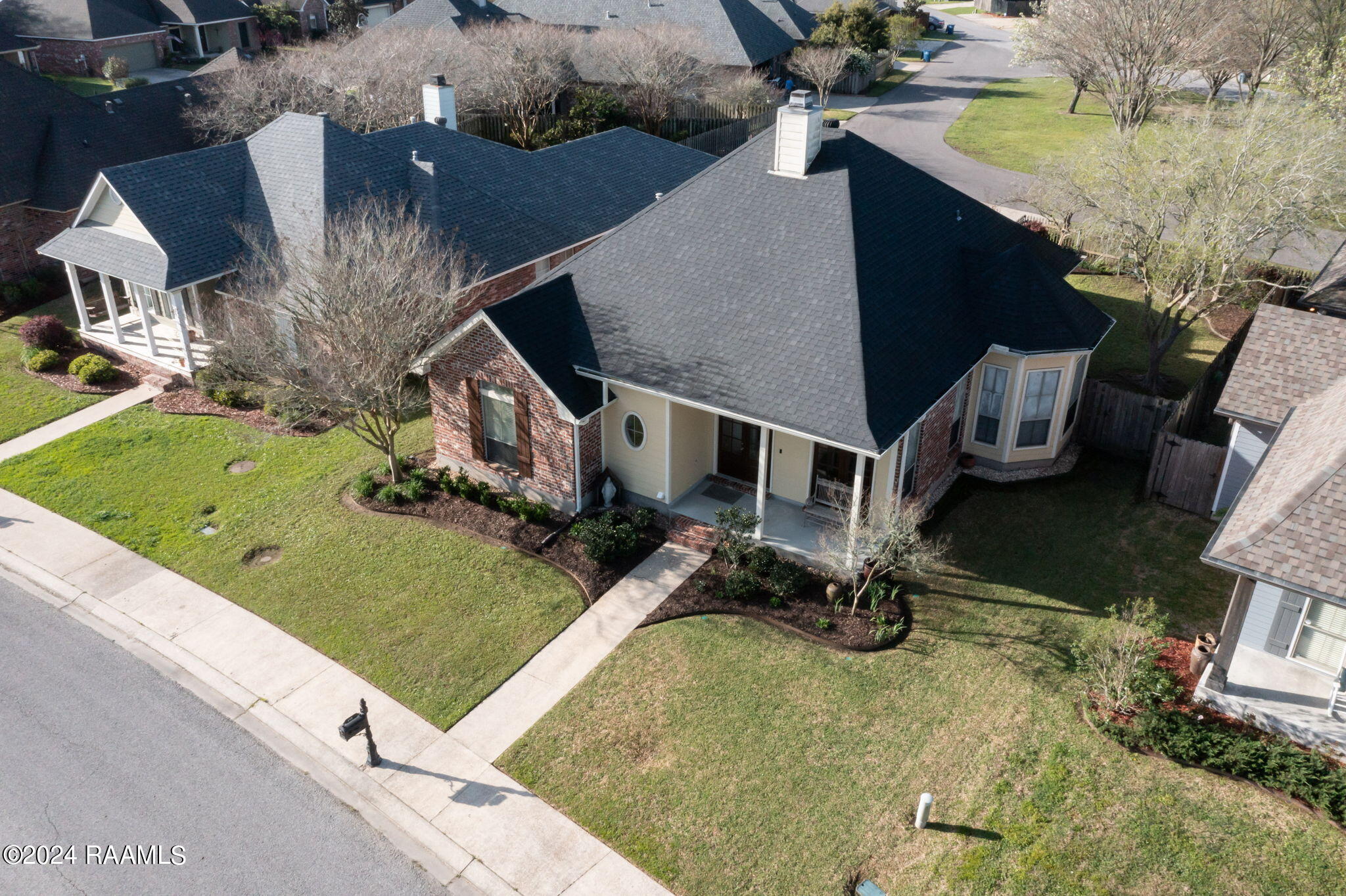 705 Southlake Circle Youngsville, LA 70592 - Photo 5 of 32 33-web-or-mls-DJI_0991