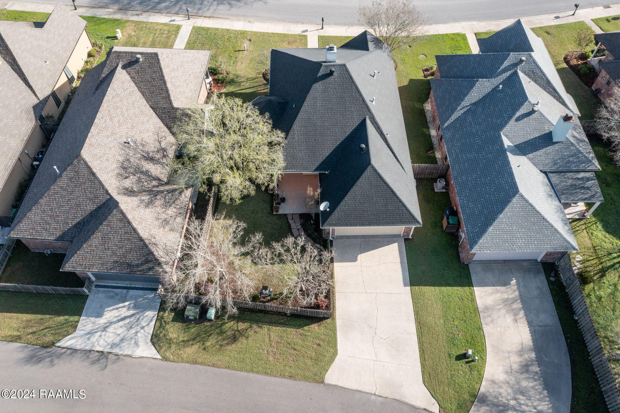 705 Southlake Circle Youngsville, LA 70592 - Photo 7 of 32 35-web-or-mls-DJI_0995-Edit