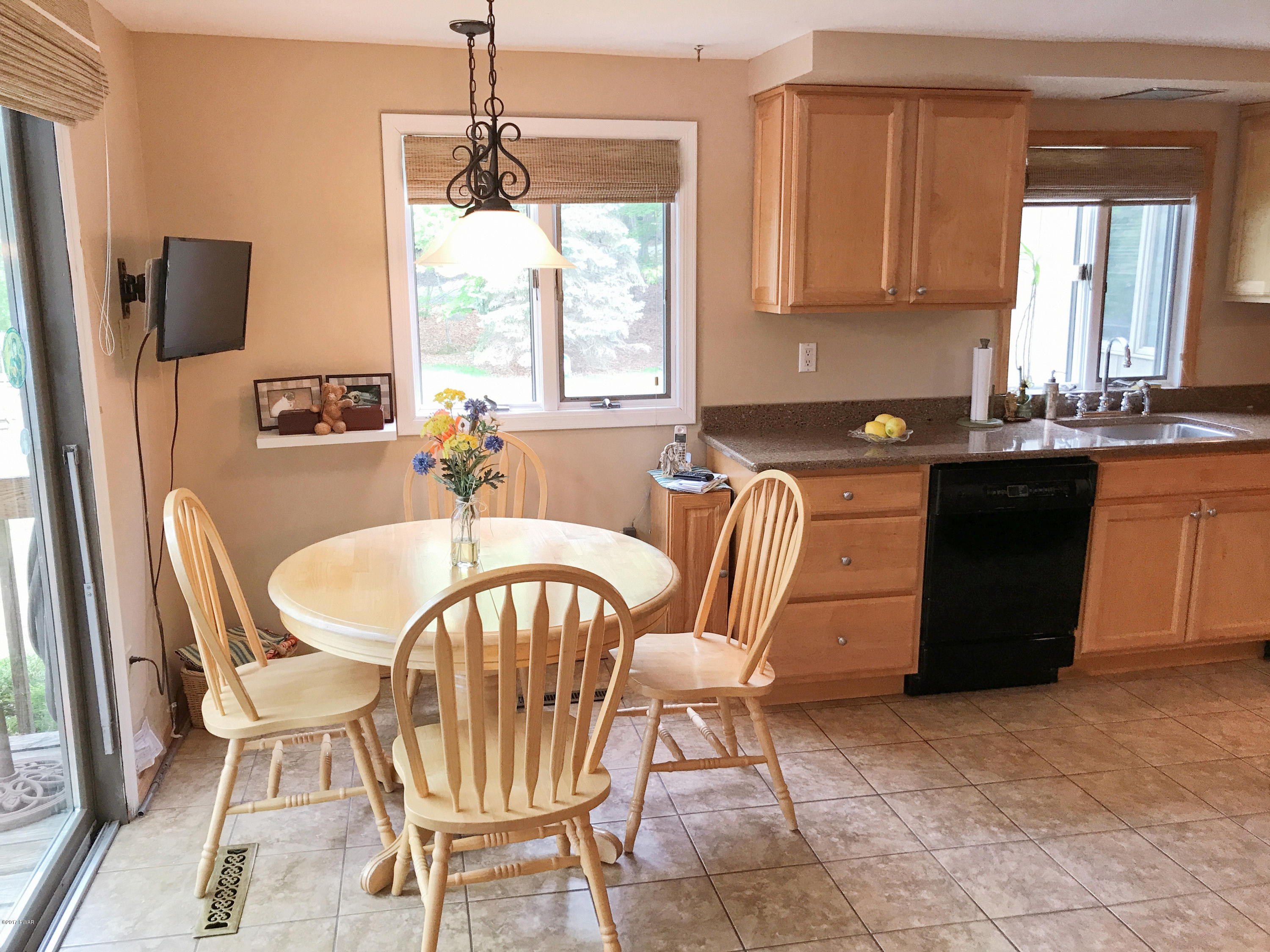 123 Rabbit Run Milford, PA 18337 - Photo 24 of 38 Eat-In Kitchen