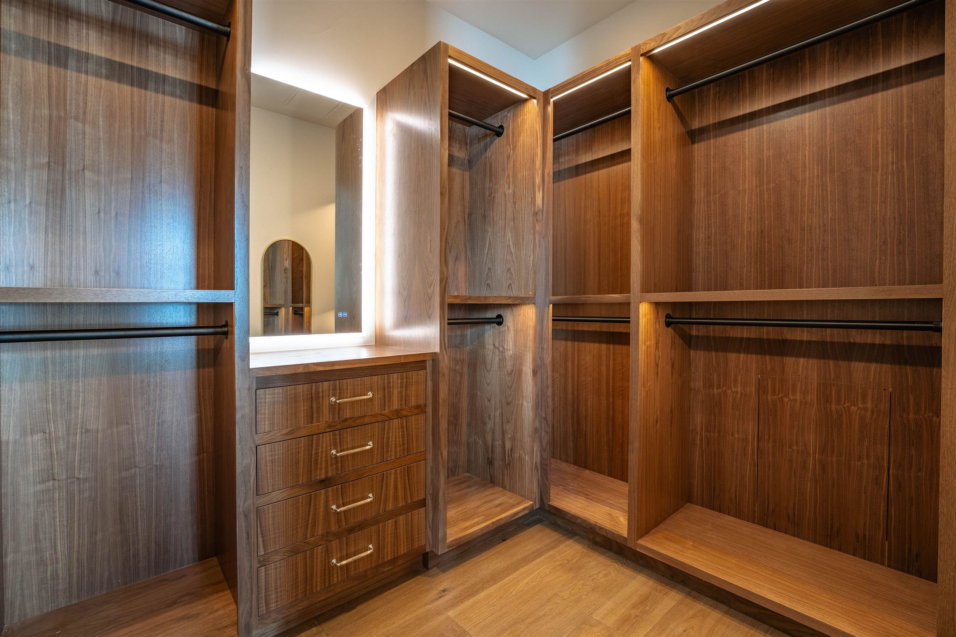 11646 Henness Road Truckee, CA 96161 - Photo 21 of 28 a view of walk in closet