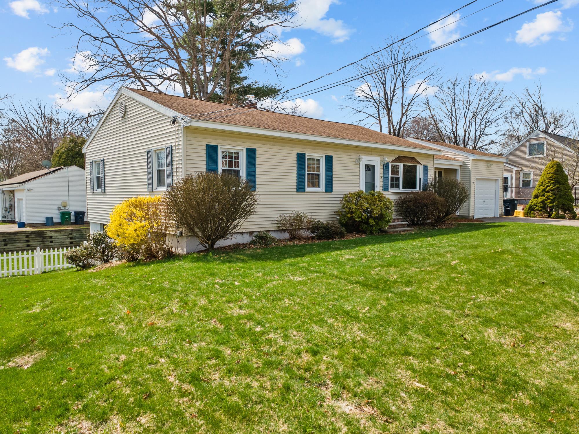 14 Beaver Street Nashua, NH 03063 - Photo 27 of 34