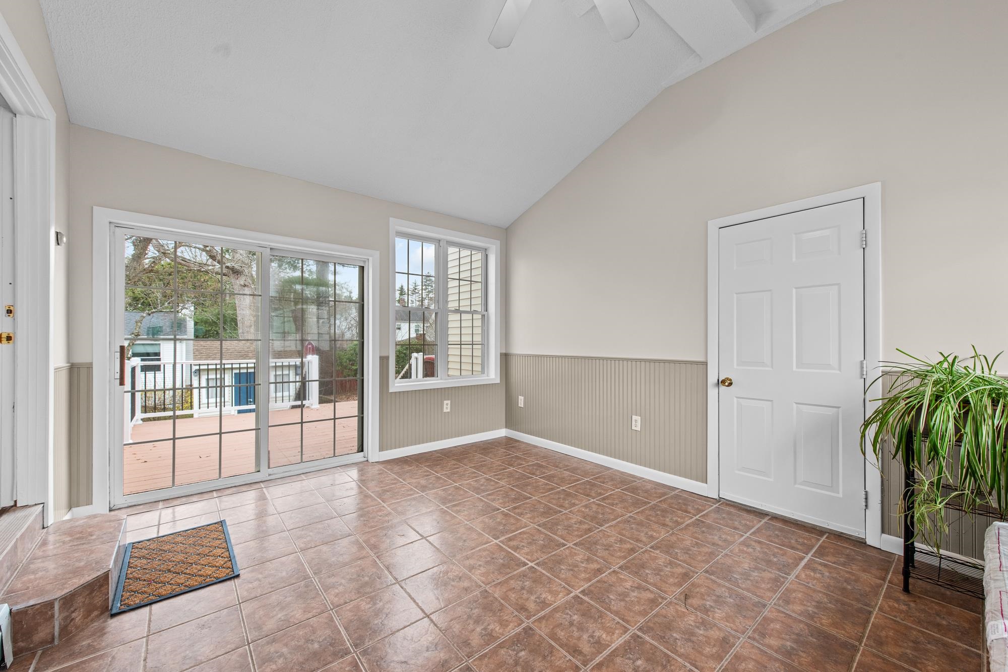 14 Beaver Street Nashua, NH 03063 - Photo 3 of 34