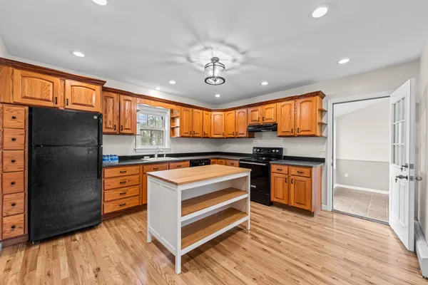 $560,000 | 14 Beaver Street, Nashua, NH 03063