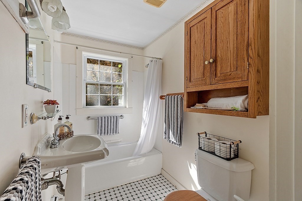 612 Rindge Road Fitchburg, MA 01420 - Photo 16 of 24 Gallery Image 16