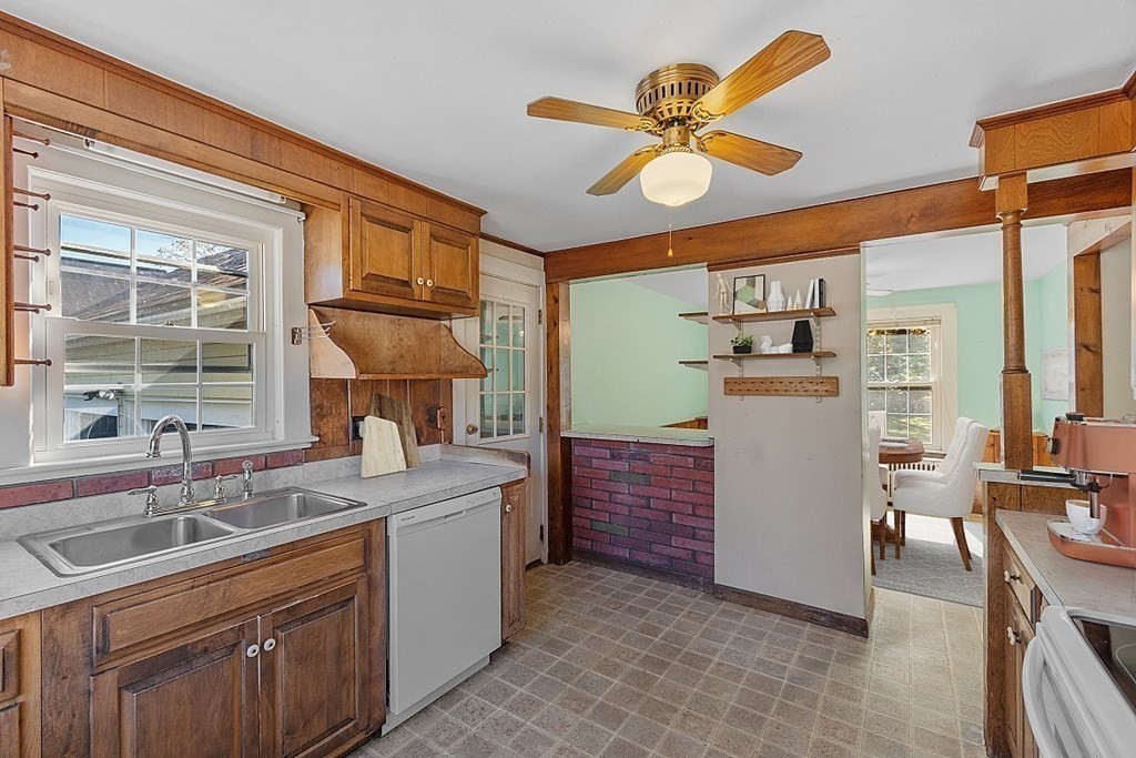 612 Rindge Road Fitchburg, MA 01420 - Photo 7 of 24 Gallery Image 7