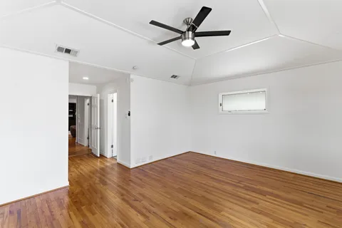 $715,000 | 531 Azaleadell Drive, Houston, TX 77018