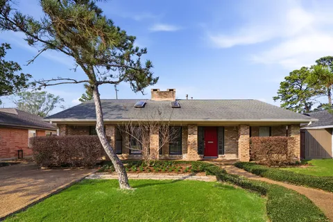 $715,000 | 531 Azaleadell Drive, Houston, TX 77018