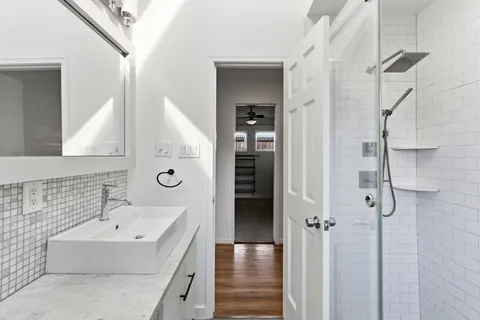 $715,000 | 531 Azaleadell Drive, Houston, TX 77018