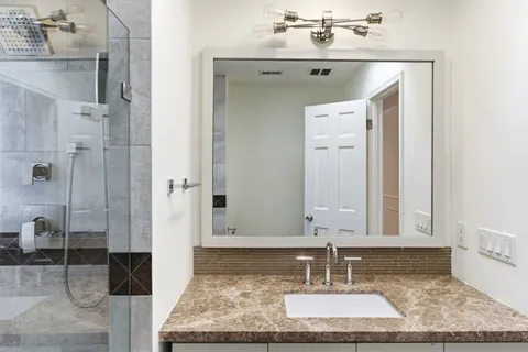 $715,000 | 531 Azaleadell Drive, Houston, TX 77018