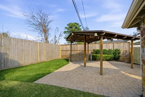 $715,000 | 531 Azaleadell Drive, Houston, TX 77018