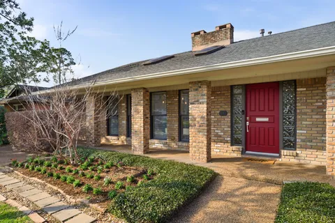$715,000 | 531 Azaleadell Drive, Houston, TX 77018