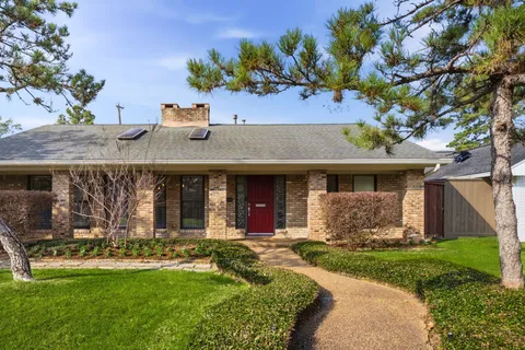 $715,000 | 531 Azaleadell Drive, Houston, TX 77018