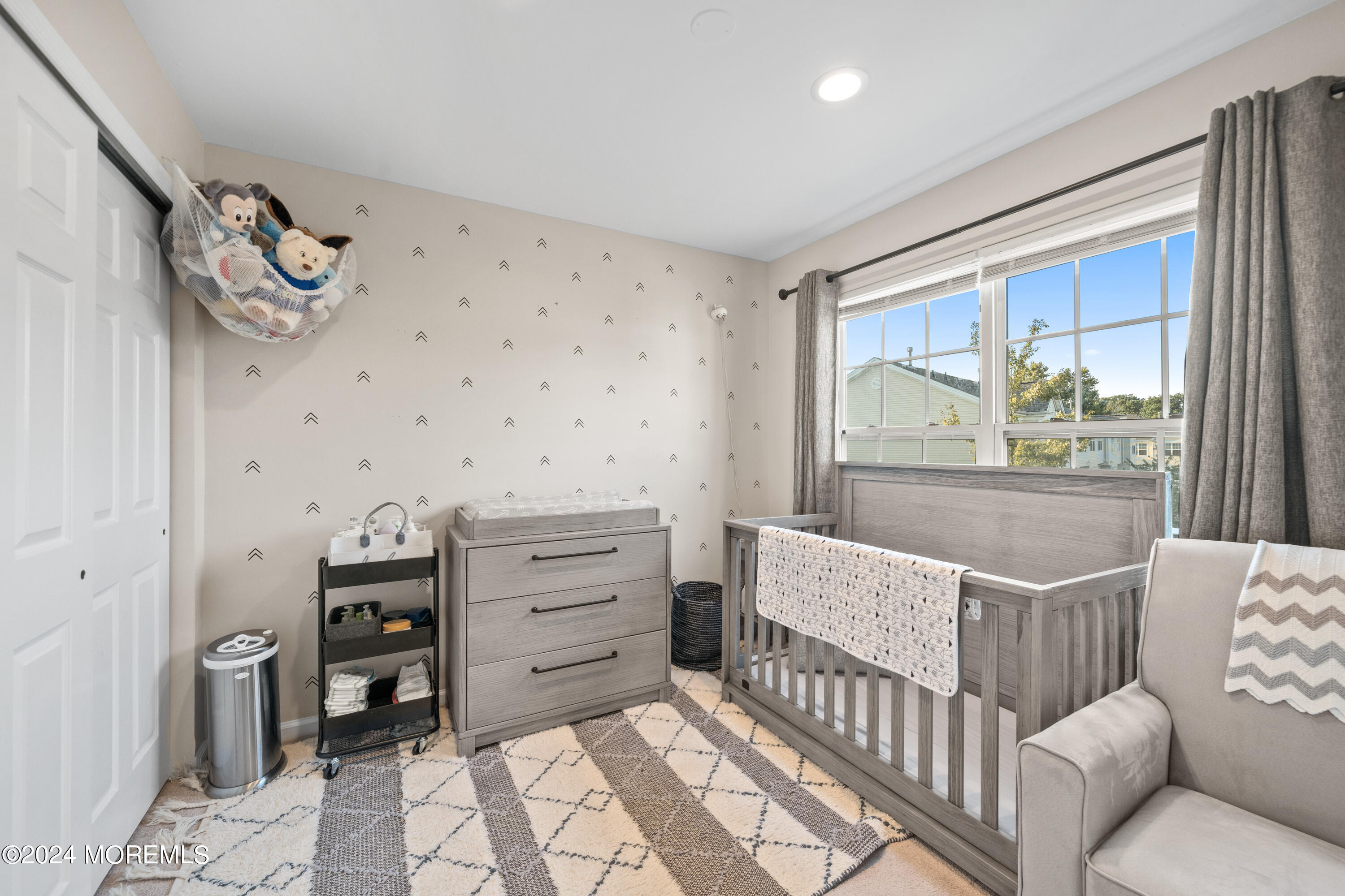 5 Kuczynski Drive, Unit 945 Parlin, NJ 08859 - Photo 29 of 62 a living room with furniture