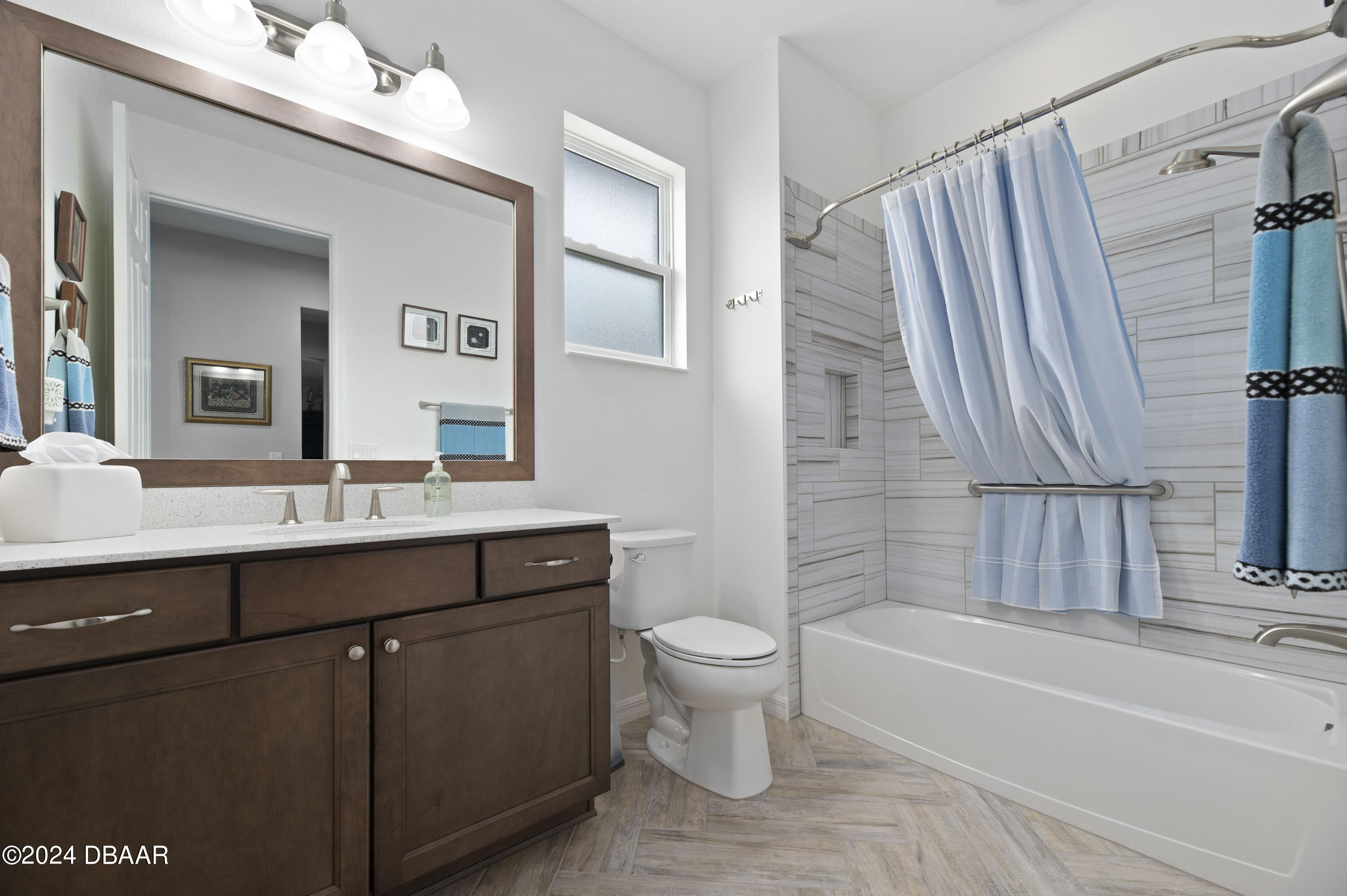 9794 Southwest 92 Street Ocala, FL 34481 - Photo 11 of 39 a bathroom with a sink a toilet a mirror and bathtub