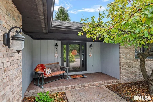 $369,900 | 1828 Windycrest Drive, Springfield, IL 62704