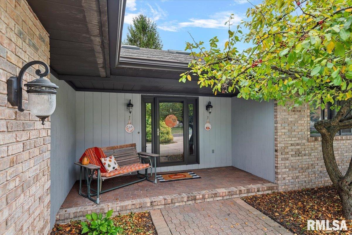 1828 Windycrest Drive Springfield, IL 62704 - Photo 2 of 47