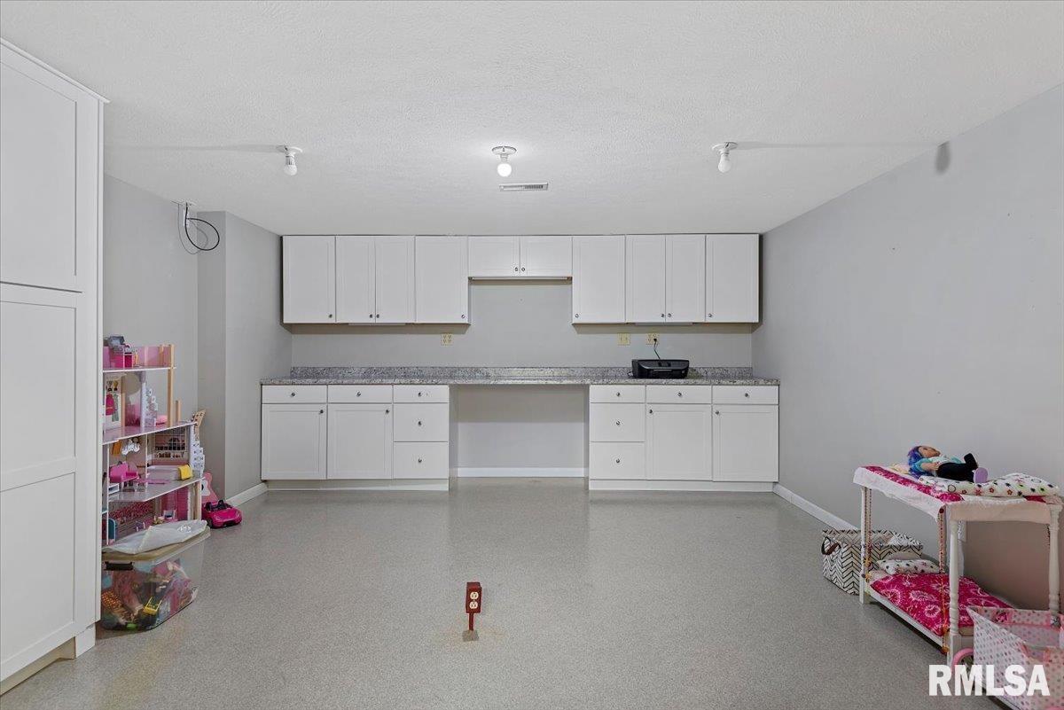 1828 Windycrest Drive Springfield, IL 62704 - Photo 41 of 47