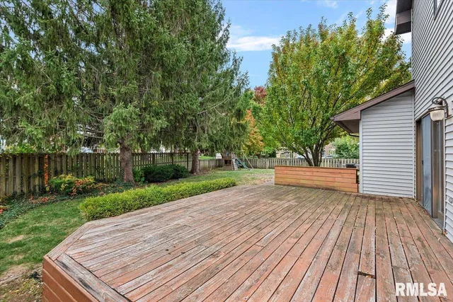 $369,900 | 1828 Windycrest Drive, Springfield, IL 62704