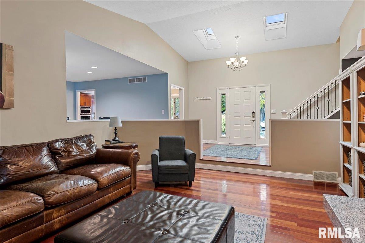 1828 Windycrest Drive Springfield, IL 62704 - Photo 7 of 47