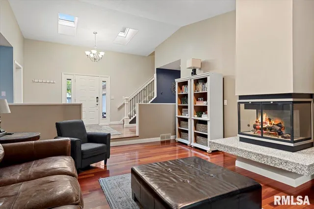 $369,900 | 1828 Windycrest Drive, Springfield, IL 62704