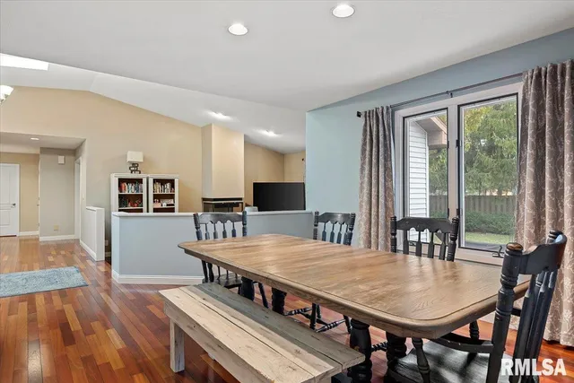 $369,900 | 1828 Windycrest Drive, Springfield, IL 62704