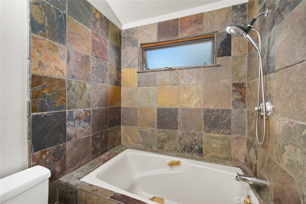 670 Chorro Street, Unit D San Luis Obispo, CA 93401 - Photo 27 of 40 a bathroom with a bathtub