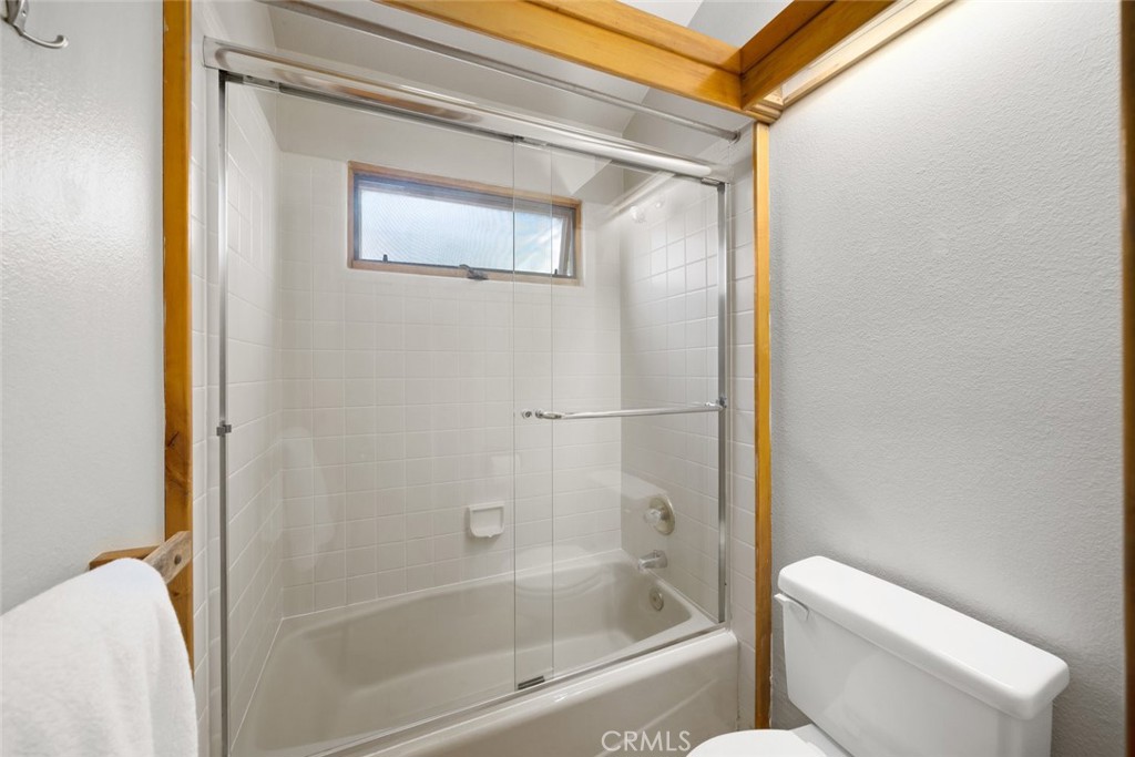 670 Chorro Street, Unit D San Luis Obispo, CA 93401 - Photo 32 of 40 a bathroom with a shower and toilet