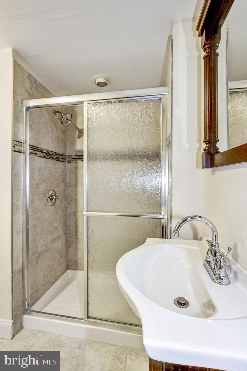 635 Vernon Road Philadelphia, PA 19119 - Photo 17 of 61