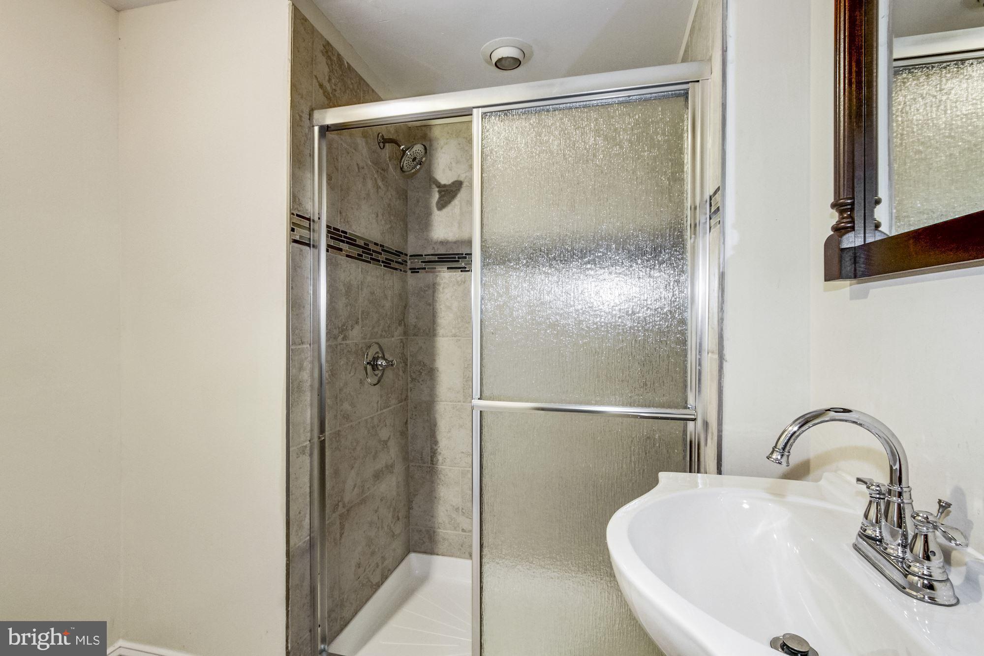 635 Vernon Road Philadelphia, PA 19119 - Photo 18 of 61