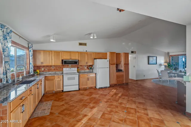 a view of a livingroom with furniture and a ceiling fan