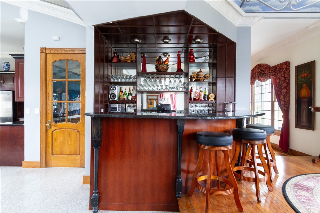 10 Ridge Road Newport, RI 02840 - Photo 16 of 41 Bar Off Kitchen