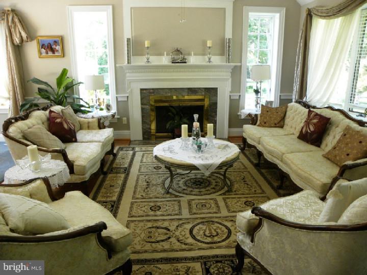 804 Ridge Lane Media, PA 19063 - Photo 3 of 25 Living Room