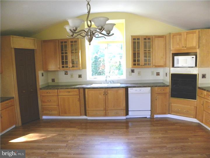 804 Ridge Lane Media, PA 19063 - Photo 8 of 25 Kitchen