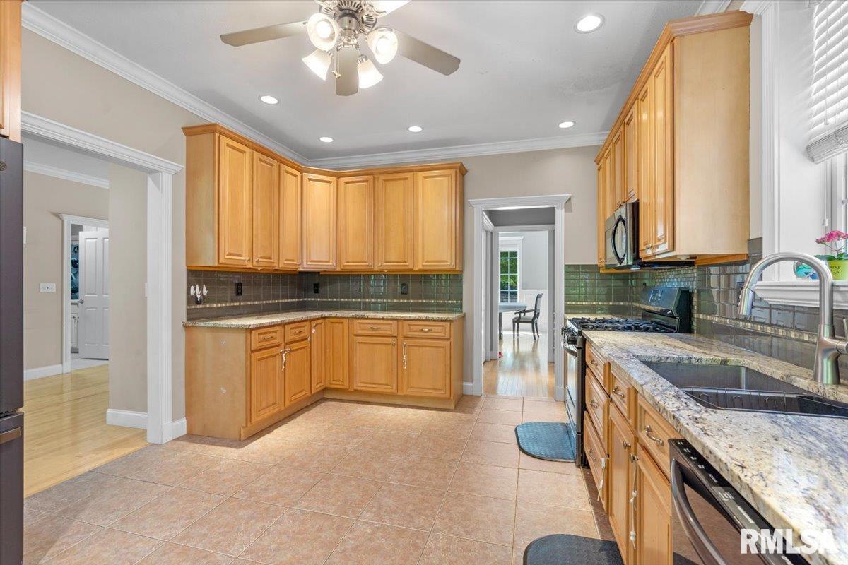 2320 Chatham Road Springfield, IL 62704 - Photo 11 of 48